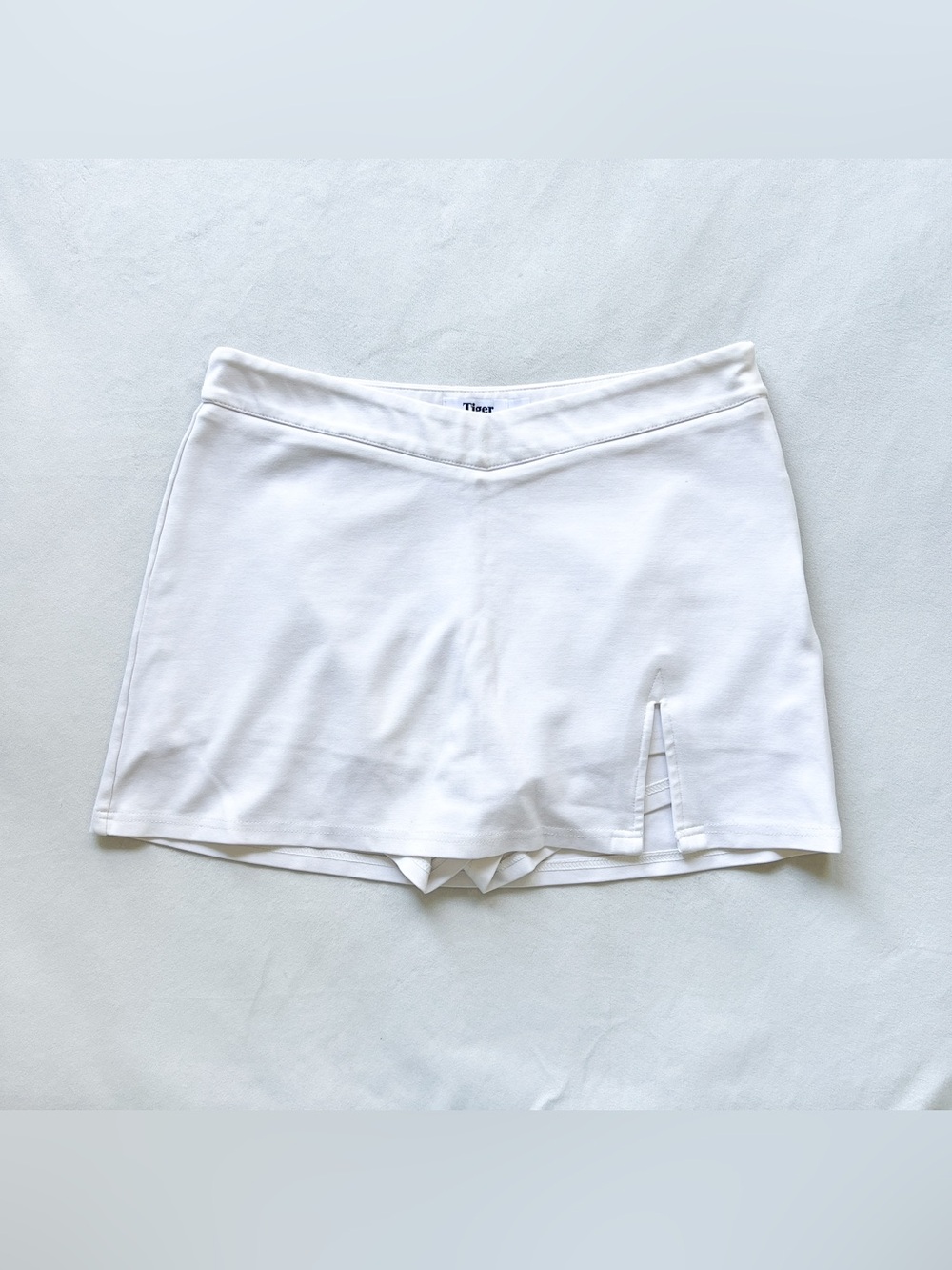 Tiger Mist White V-Waist Mini Skort with Front Slit - Large